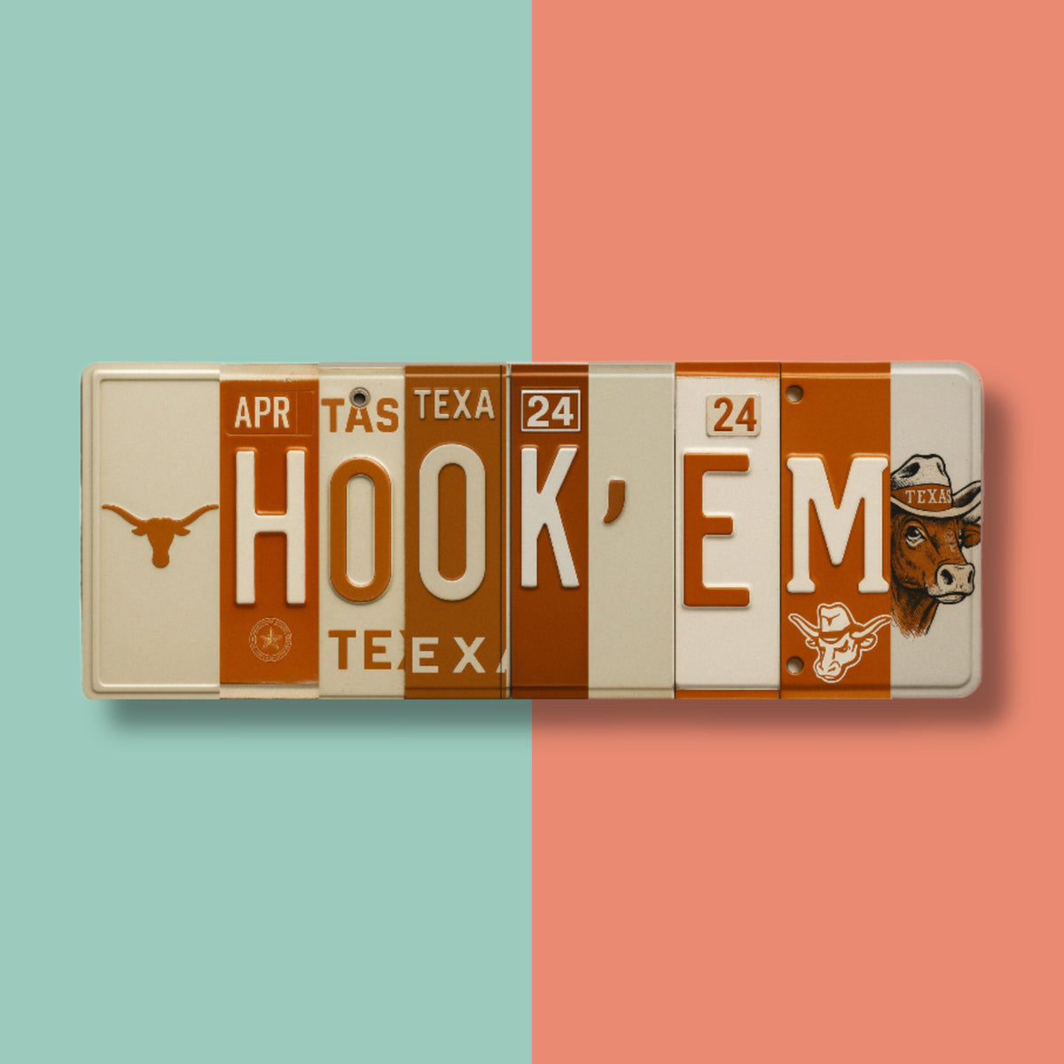 Hook ’Em License Plate Sign – Texas Longhorns Metal Wall Art | Burnt Orange & White Fan Cave, Dorm and Game Day Decor (16×6)