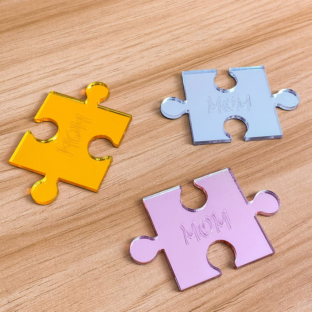 "MOM YOU ARE THE PIECE THAT HOLDS US TOGETHER" Puzzle Mom with Kids Sign